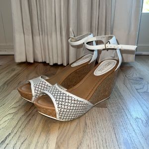 Kenneth Cole White Wedges